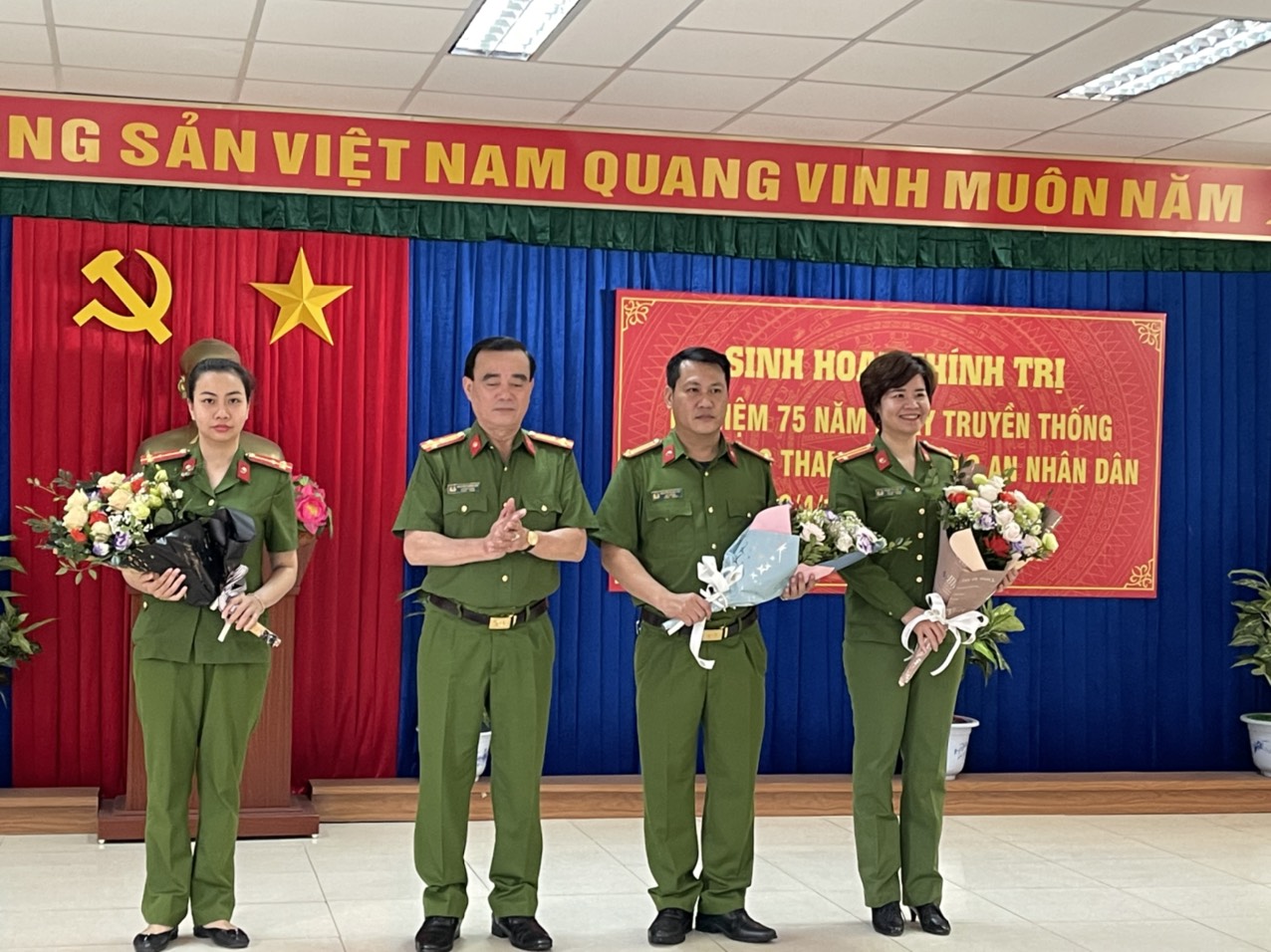Phòng Cảnh sát Thi hành án và hỗ trợ tư pháp: Sinh hoạt chính trị nhân dịp kỷ niệm 75 năm Ngày truyền thống 